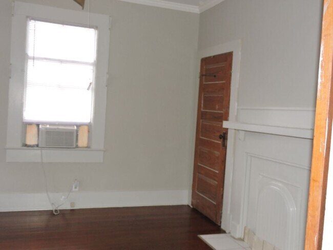 Building Photo - Garden District Cottage with lots of updates