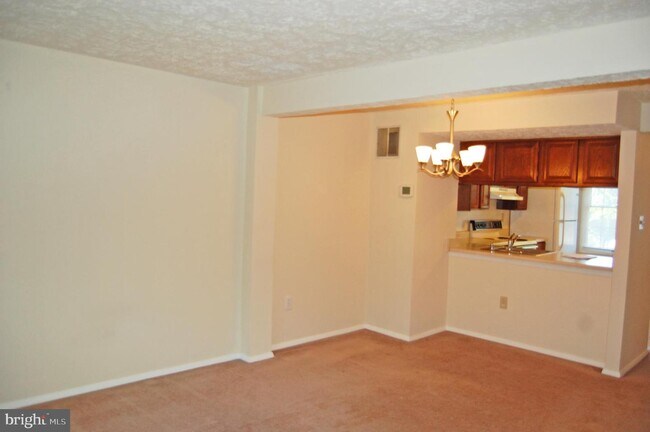 Building Photo - 6029 Rowanberry Dr