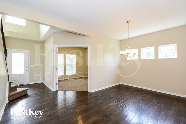Foto del edificio - 6747 Waverly Park
