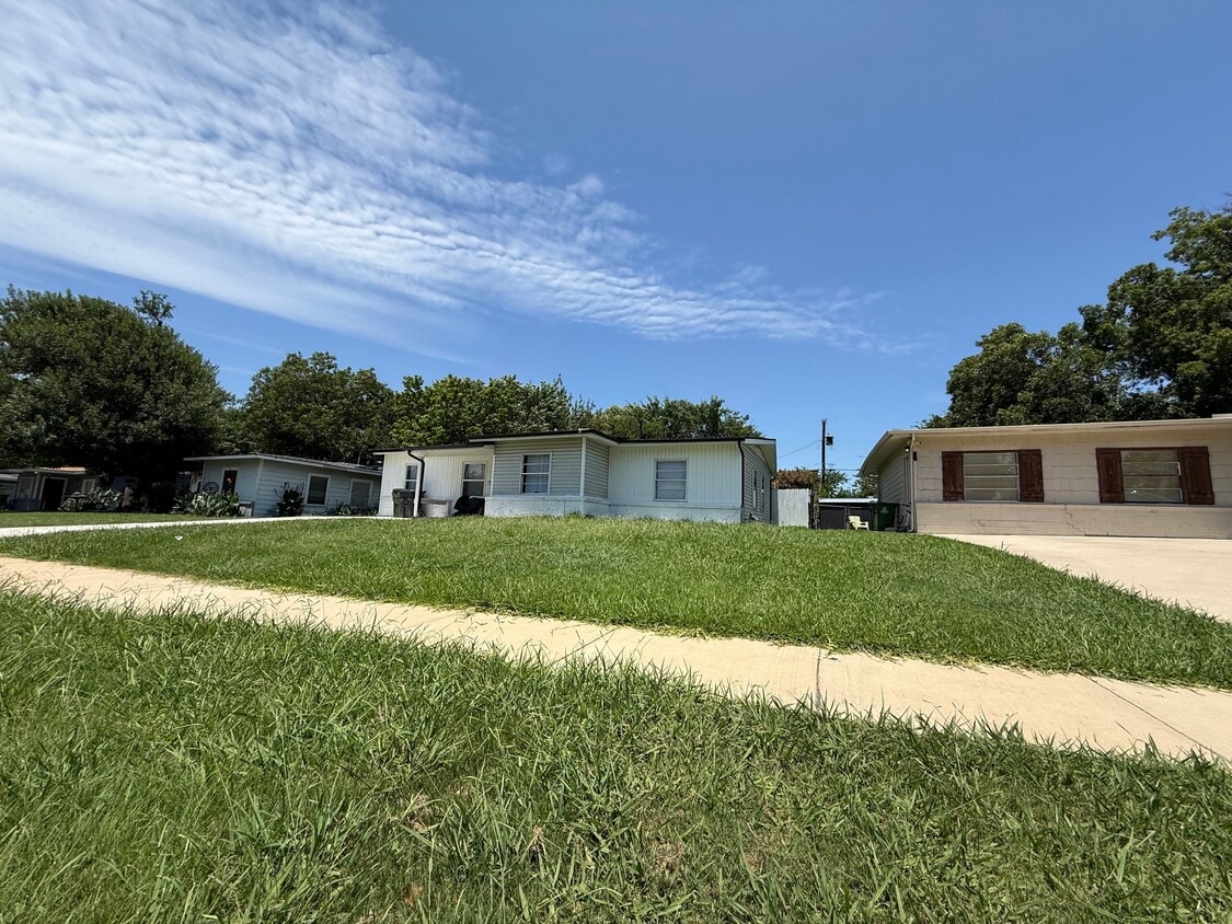 Primary Photo - 707 Biggs Terrace
