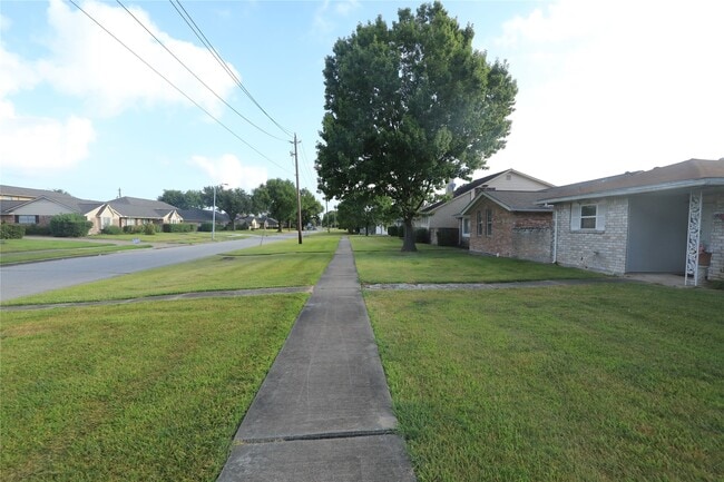 Building Photo - 6573 S Briar Bayou Dr