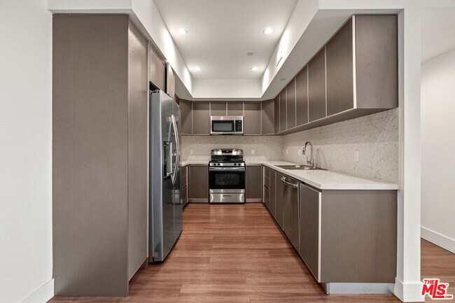Foto del edificio - 3618 Dunn Dr