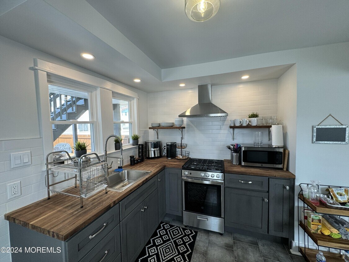 236 ster Ave Unit 1, Seaside Heights, NJ 08751 Room for Rent in