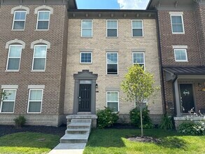 Building Photo - 933 Yorkshire Ln