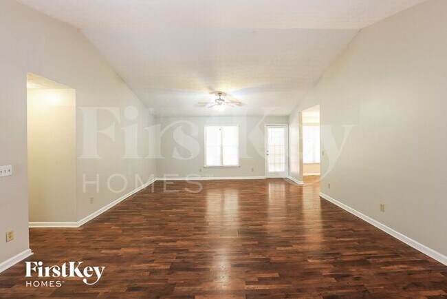 Foto del edificio - 3352 Gus Robinson Rd