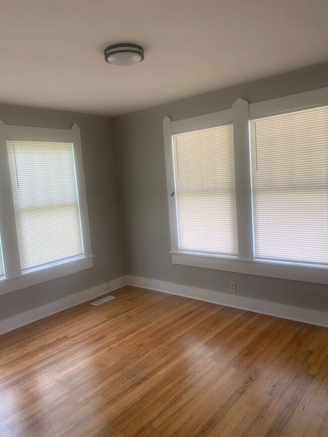 Foto del edificio - Beautifully Remodeled 3 Bedroom Home EastL...