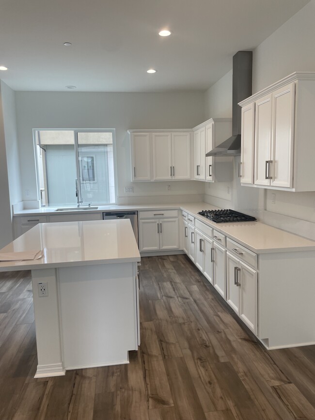 Building Photo - 136 Sawbuck