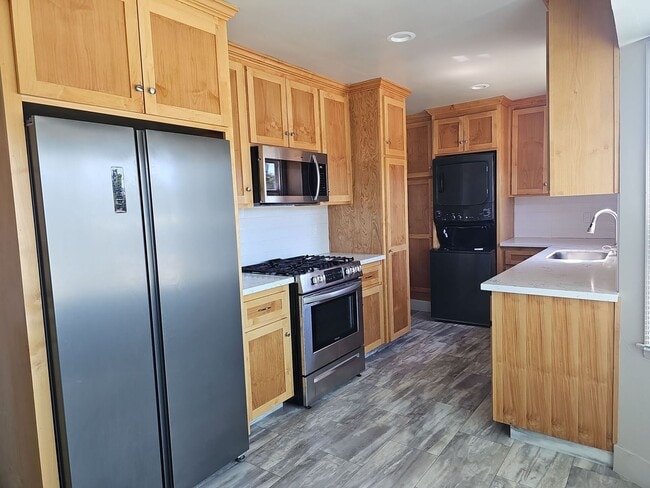 Building Photo - 430 Grand Ave