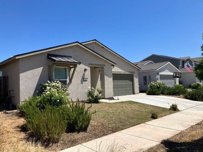 Foto del edificio - Spacious 4-Bedroom Home in Desirable North...