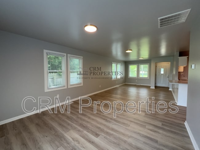 Building Photo - 1426 N Locke St