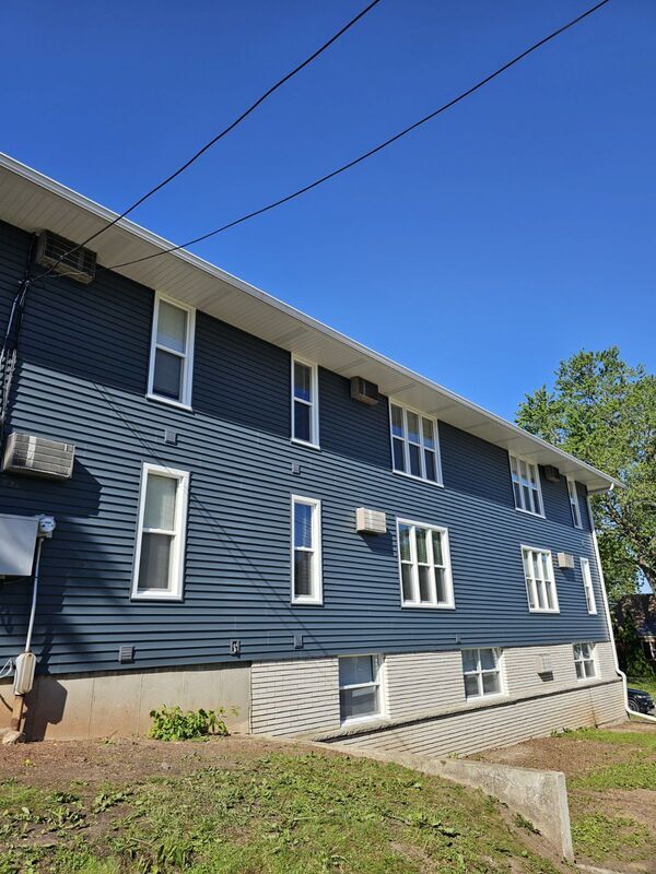 Building Photo - 401 S Van Buren St