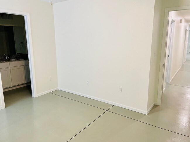 Foto del edificio - BRAND NEW 4 Bedroom 2 Bath Duplex- $800 Mo...