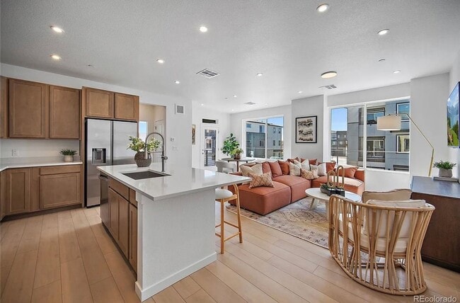 Building Photo - Brilliant 2 Bed 1 Bath Condo in New Lone Tree Community