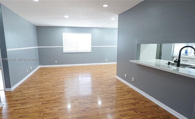 Foto del edificio - 465 SW 86th Ave