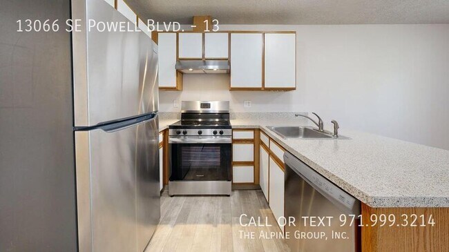 Foto del edificio - 13066 SE Powell Blvd