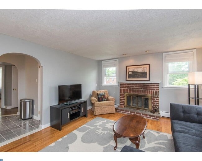 Building Photo - 4236 Valley Rd