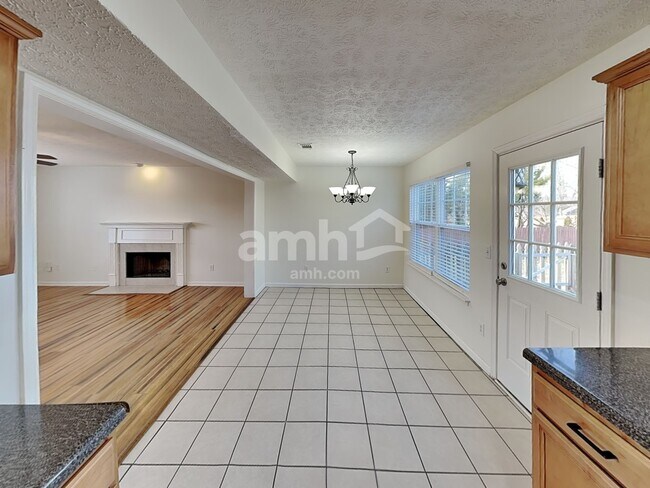 Foto del edificio - 2126 Burgess Ln