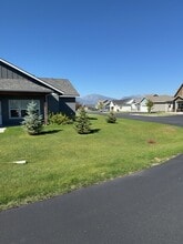 Building Photo - 929 Doty Ln