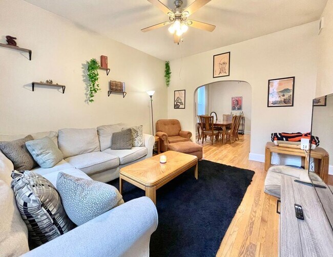 Foto del edificio - 2211 W Armitage Ave