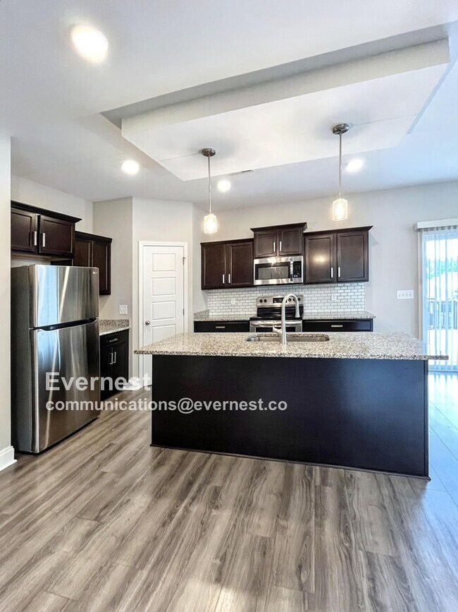 Building Photo - 805 Marksman Ct
