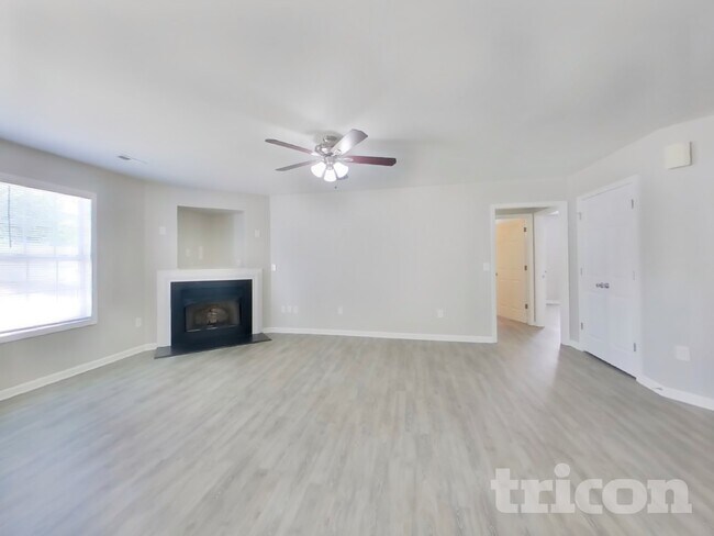 Foto del edificio - 5806 Shining Oak Ln