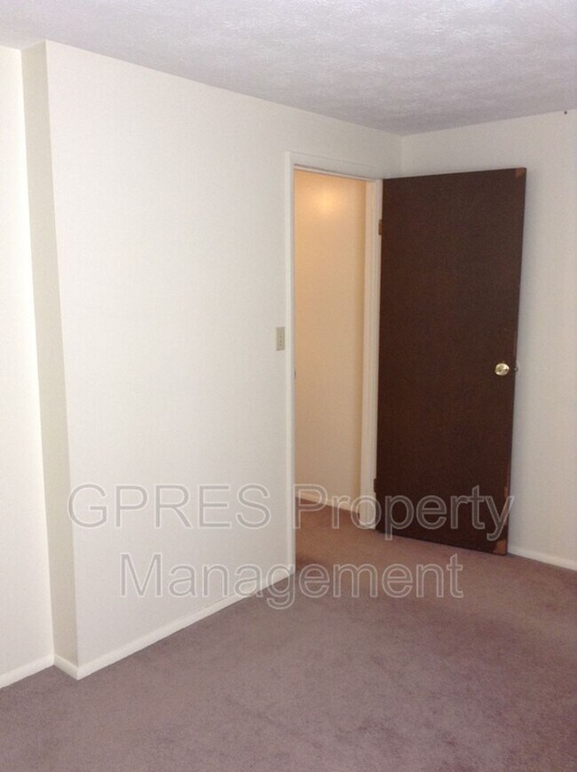 Foto del edificio - 317 Garden Hill Dr