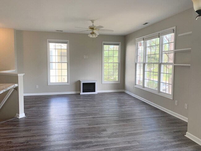 Building Photo - 2223 Kudrow Ln