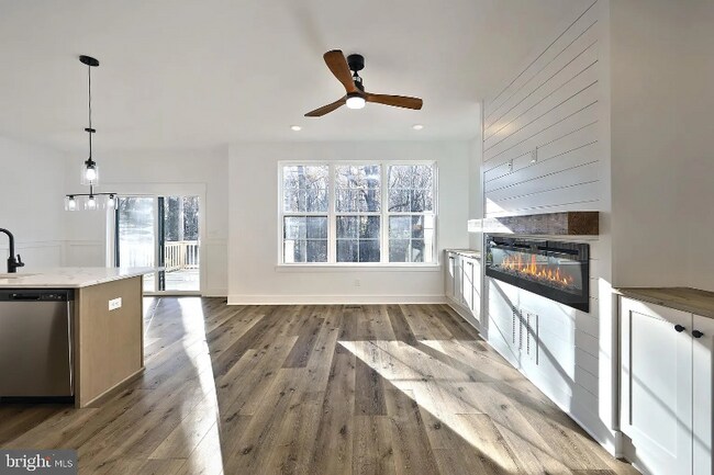 Foto del edificio - 1022 Trinity Rd