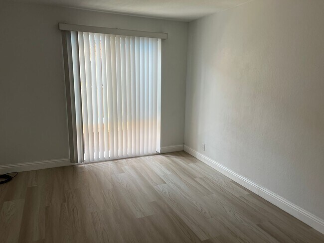 Foto del edificio - GATED COMMUNITY, OPEN FLOOR PLAN, GRANITE COUNTERTOPS, IN UNIT WASHER & DRYER, POOL, and MORE!!!