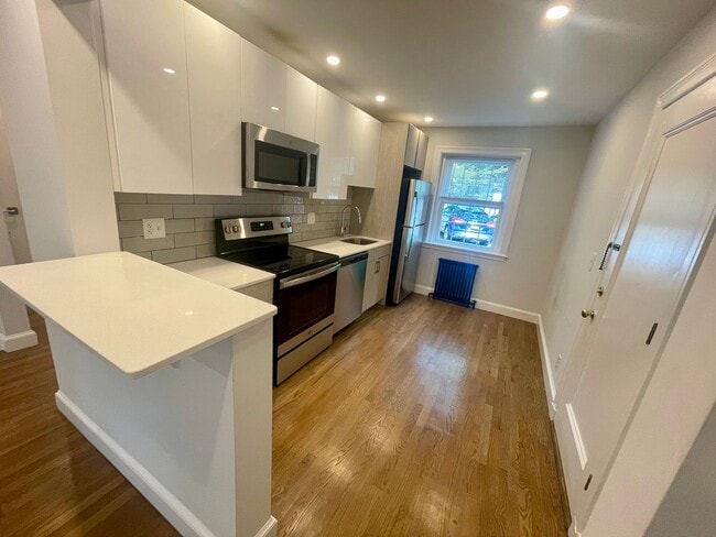 Building Photo - Luxury 2Bed / 1Bath in Newton's Waban Neig...