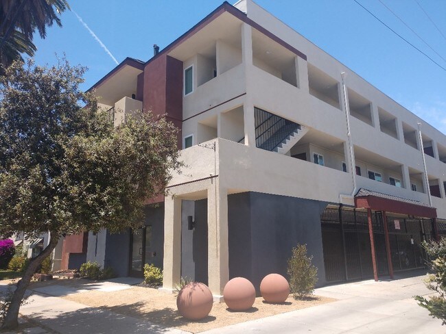 Foto del edificio - 1821 E 6th St