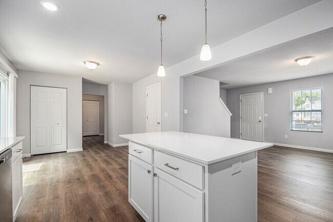 Foto del edificio - 682 Bush Blvd