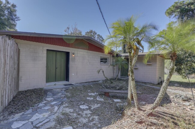 Building Photo - 172 W Kelly Park Rd