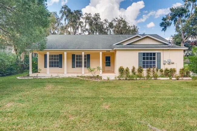 Foto del edificio - 3206 Bloomingdale Ave, Valrico, FL, 33596