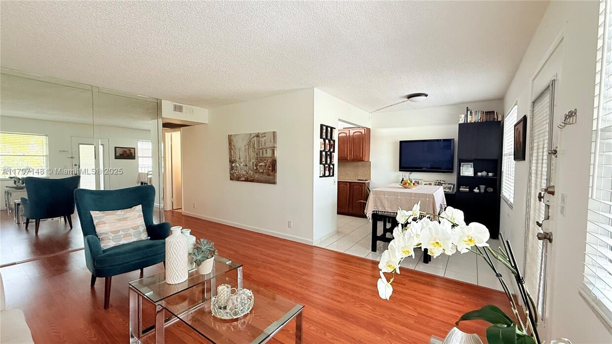 Foto principal - 13450 SW 3rd St
