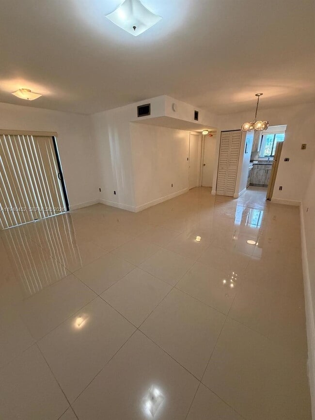 Building Photo - 2046 W Flagler St