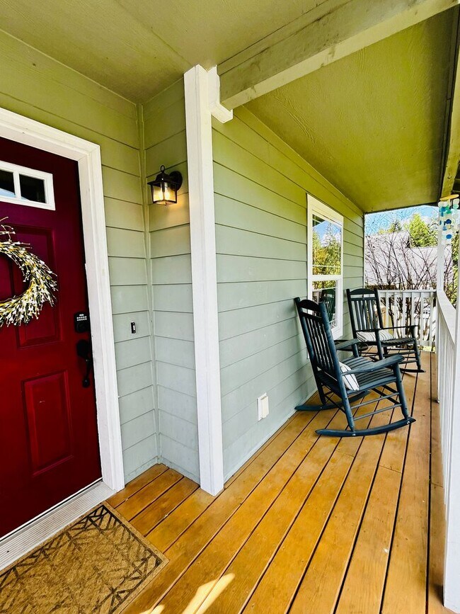 Foto del edificio - Adorable Pet Friendly Poulsbo Home, Close ...