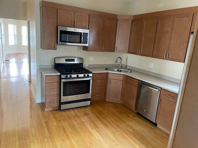 Kithchen - 4328 N Springfield Ave