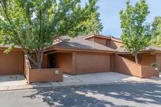 Building Photo - 2344 Wood Ave