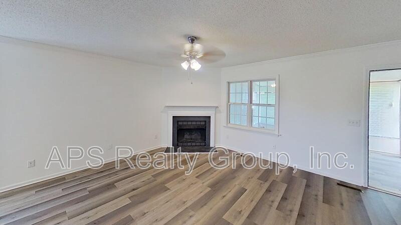 Building Photo - 160 Crossfield Ridge Ct SW