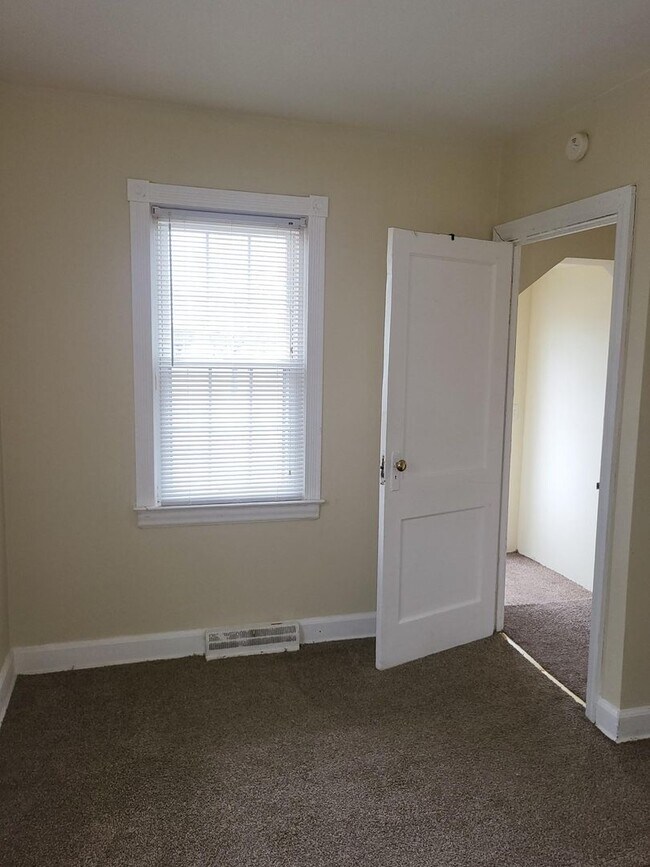 Foto del edificio - Two Bedroom Home in St Clair Shores - $1,450