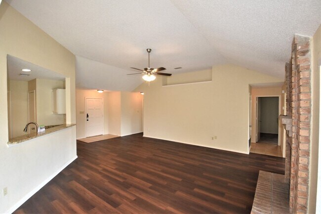 Building Photo - 1308 Blum Ct