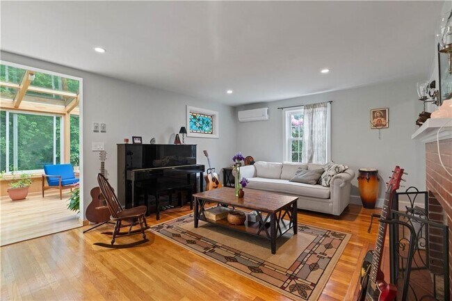 Building Photo - 27 1/2 Doro Pl