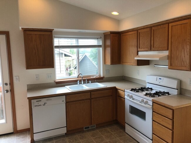 Building Photo - House Share