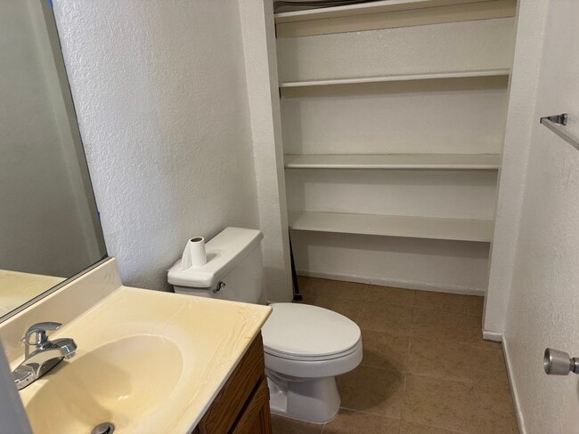 Building Photo - 13901 Caliente Dr