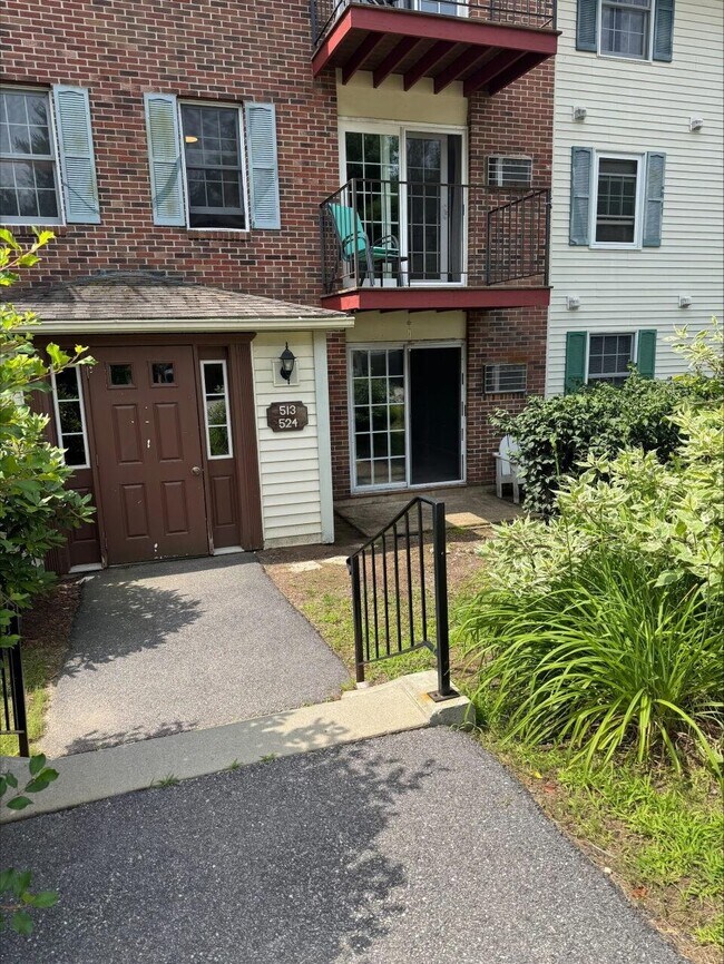 Foto del edificio - 130 Endicott St N