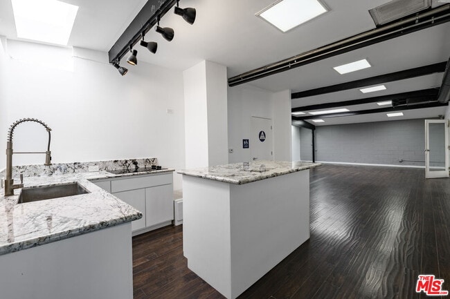 Building Photo - 13347 Washington Blvd