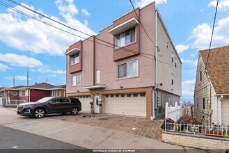 Building Photo - 2207-2209 Grand Ave