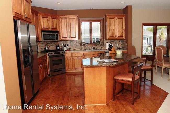 Building Photo - 721 Sandstone Cir