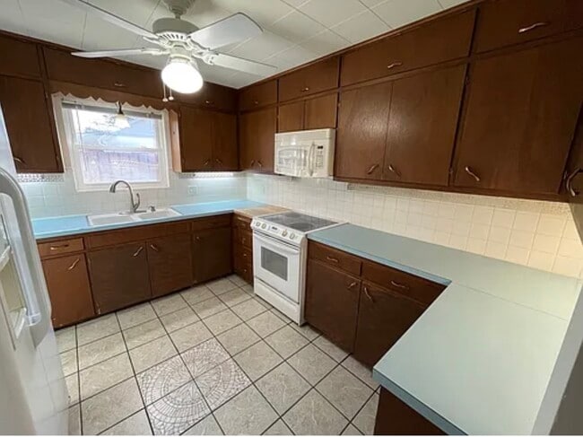 Foto del edificio - 143 Ramblewood Rd